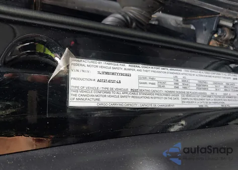 2000 Lincoln Town Car Executive from USA, damaged, VIN 1LJFM81W3YY893971